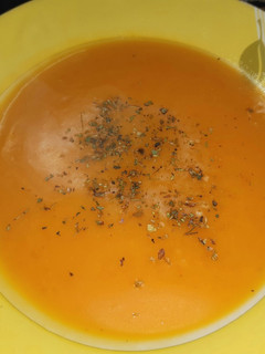 Una foto de Sopa cremosa de zapallo Fácil y saludable🥰