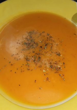 Una foto de Sopa cremosa de zapallo Fácil y saludable🥰