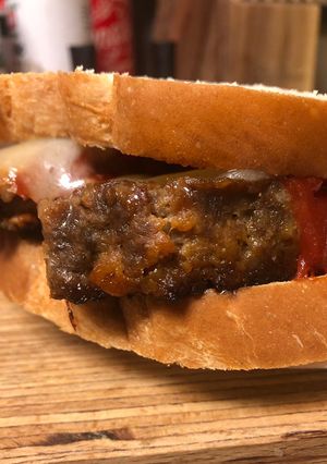 A picture of Meatloaf Sandwich.