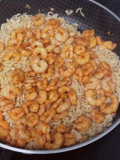 Una foto de Noodles con gambas