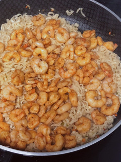 Una foto de Noodles con gambas