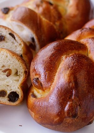 A picture of Soft Chewy Braided Raisin Bread.