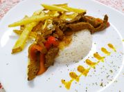 Una foto de entrecot con pimiento