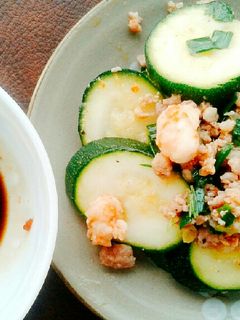 Hình của món Bí ngòi xào tôm thịt.