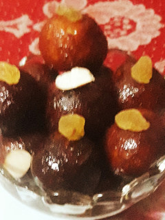 आलू गुलाब जामुन(Aloo gulab jamun recipe in Hindi) रेसिपी मुख्य फोटो