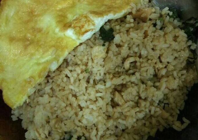 Ternyata begini lho! Resep memasak Nasi goreng ayam suwir saos tiram  sesuai selera