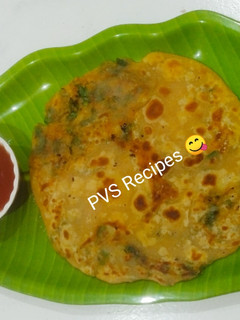 आलू पालक पराठा (aloo palak paratha recipe in marathi) रेसिपी चे मुख्य फोटो