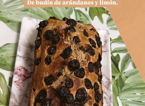 Una foto de Budín de arándanos + limón. integral y sano🫐🍋🍋‍🟩