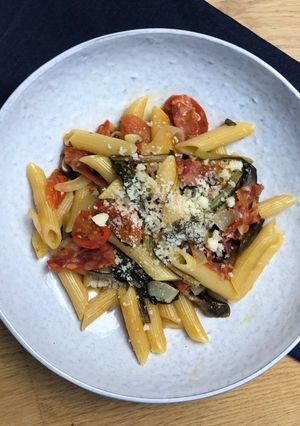A picture of One-pot pasta with SeasonSupply vegetables.