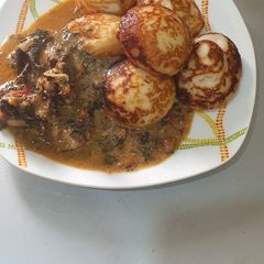 A picture of Waina and groundnut soup.