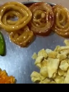 ઇન્સ્ટન્ટ જલેબી (Instant Jalebi Recipe In Gujarati) રેસીપી મુખ્ય ફોટો