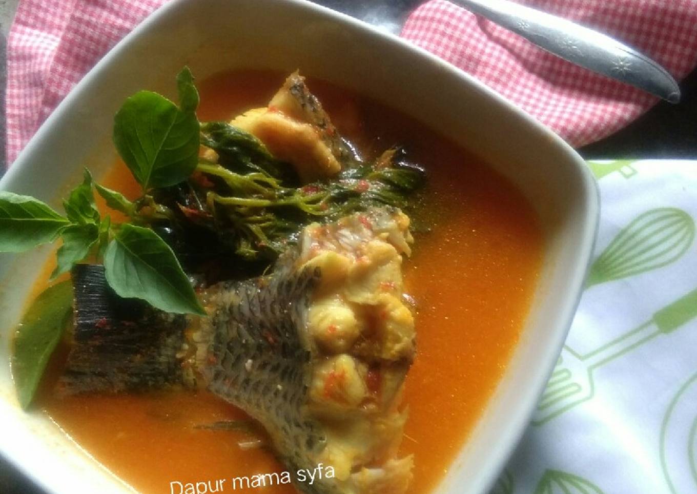 Tilapia dengan kemangi dan sayuran