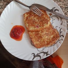 A picture of French Toast.