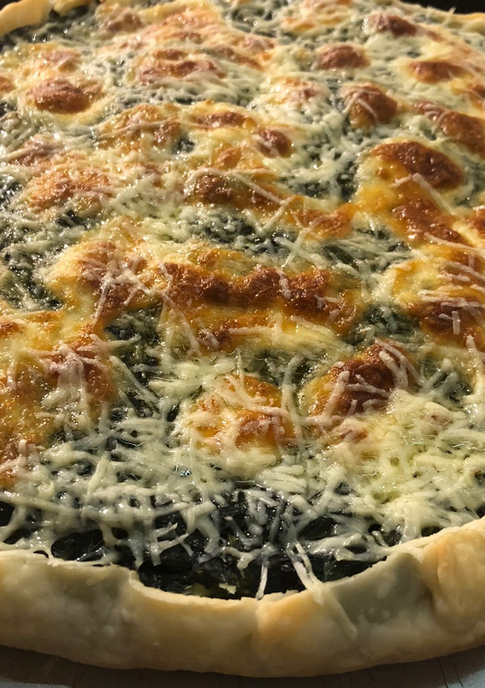 Una foto de Tarta de espinaca y salsa blanca