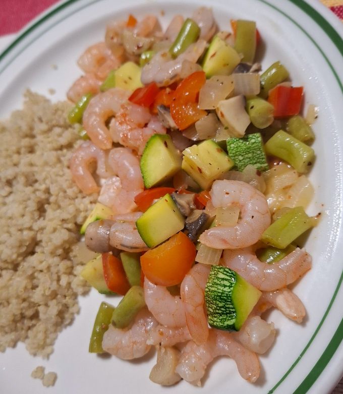 Una foto de Camarones con vegetales