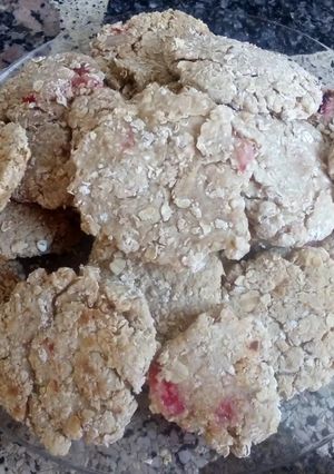 Una foto de Galletitas de avena con frutillas y limón, naranja veganas 🌱🍓🍪