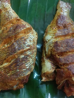 கேரளா ஸ்டைல் மீன் பொலிச்சது (Meen polichathu Recipe in tamil) செய்முறை முக்கிய புகைப்படம்