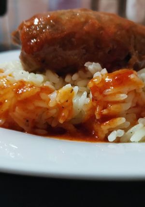 Una foto de Niños envueltos con arroz