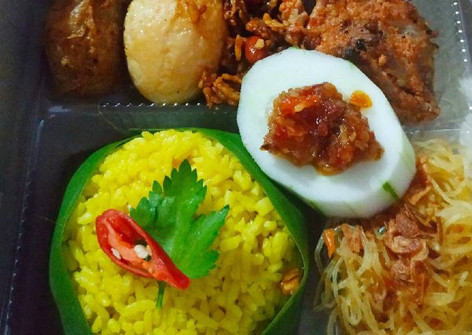 Nasi Kuning "magic com" Mantul