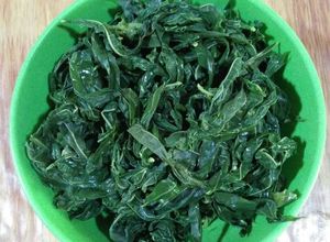 Foto resep Cara merebus daun singkong agar tidak pahit dan tetap hijau