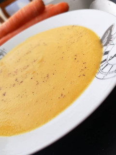 Una foto de Crema de zanahoria y calabacín