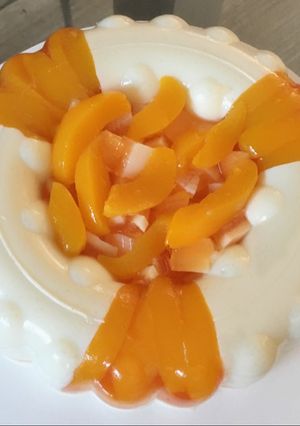 Una foto de Deliciosa gelatina de leche y durazno