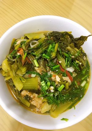 Hình của món Cá chép om dưa.