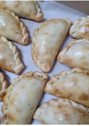 Una foto de Empanadas rotiseras de carne y pasas de uva