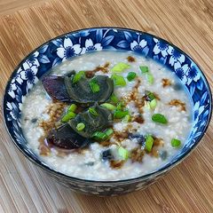 A picture of 世纪蛋粥 Century Egg Congee {Vegetarian}.