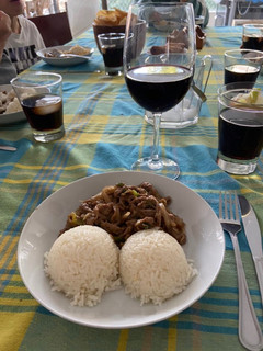 Una foto de Carne Mongoliana - Mongolian beef cantonés