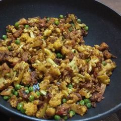 A picture of Dhaba style cauliflower masala.