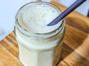 Una foto de smoothies de piña