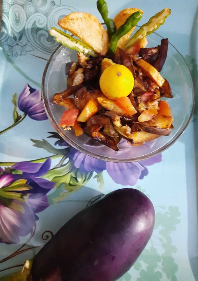 फ्राइड बैंगन का सलाद (fried baingan ka salad recipe in Hindi) रेसिपी मुख्य फोटो