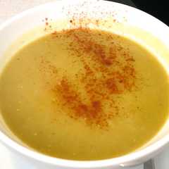 Una foto de Crema de guisantes secos (بيصارة جلبانة)#agua