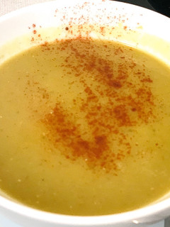 Una foto de Crema de guisantes secos (بيصارة جلبانة)#agua