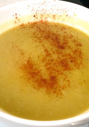Una foto de Crema de guisantes secos (بيصارة جلبانة)#agua