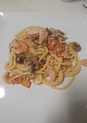 Una foto de Espaguetis con trucha
