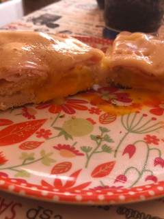 Una foto de Sándwich criollo de huevo frito