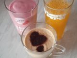Băuturi Americane: Smoothie de Zmeură, Juice de Portocale, Cafea cu Lapte Dolce Gusto