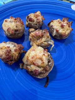Una foto de Champis rellenos de jamón y queso en AirFryer