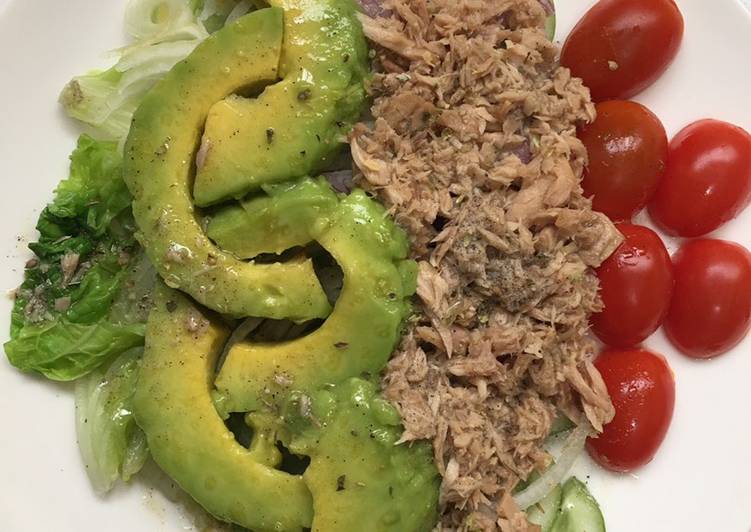 Bagaimana Menyiapkan Avocado Tuna Salad Anti Gagal