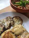 Pollo asado al microondas con ensalada de higos y rúcula