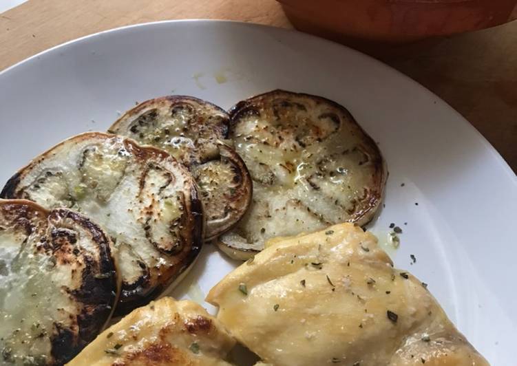 Pollo asado al microondas con ensalada de higos y rúcula