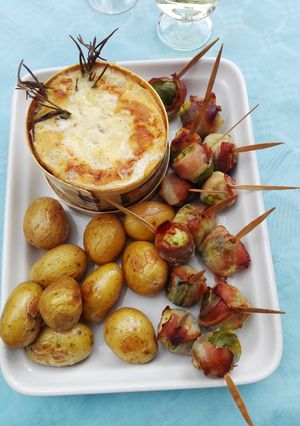 Una foto de Fondue con coles de Bruselas