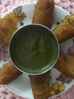 लेफ्ट ओवर अरहर दाल रोल्स (Left over arhar daal rolls recipe in hindi) रेसिपी मुख्य फोटो