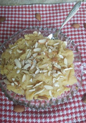 મગ ની દાળ નો શીરો (Moong Dal Sheera Recipe In Gujarati) રેસીપી મુખ્ય ફોટો