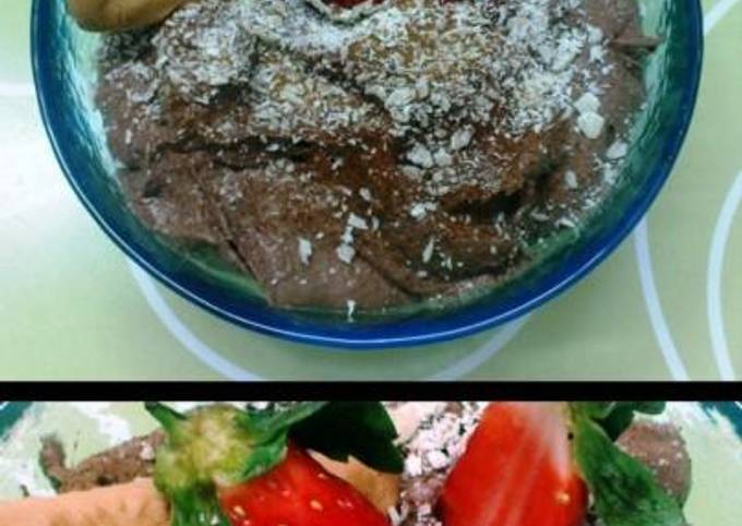 κύρια φωτογραφία συνταγής Κρέμα σεράνο με μπισκότα και φράουλες