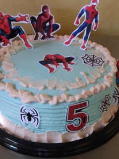 Una foto de Torta de vainilla para cumpleaños🍰