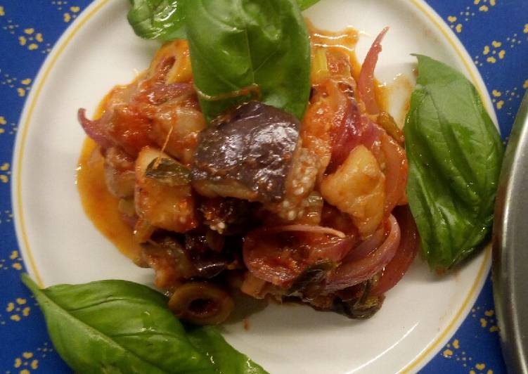 Caponata di melenzane alla siciliana con il coperchio Magik cook