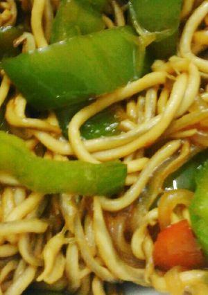 Una foto de Gulas con soja y verduras